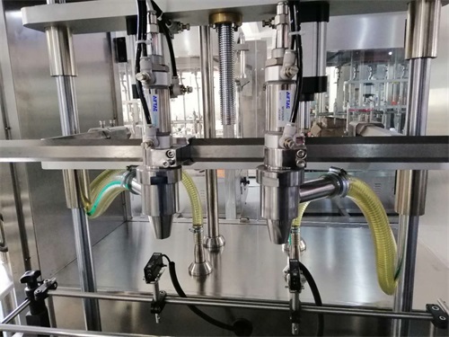 選購東北半自動食用油灌裝機去哪里？東泰在這里